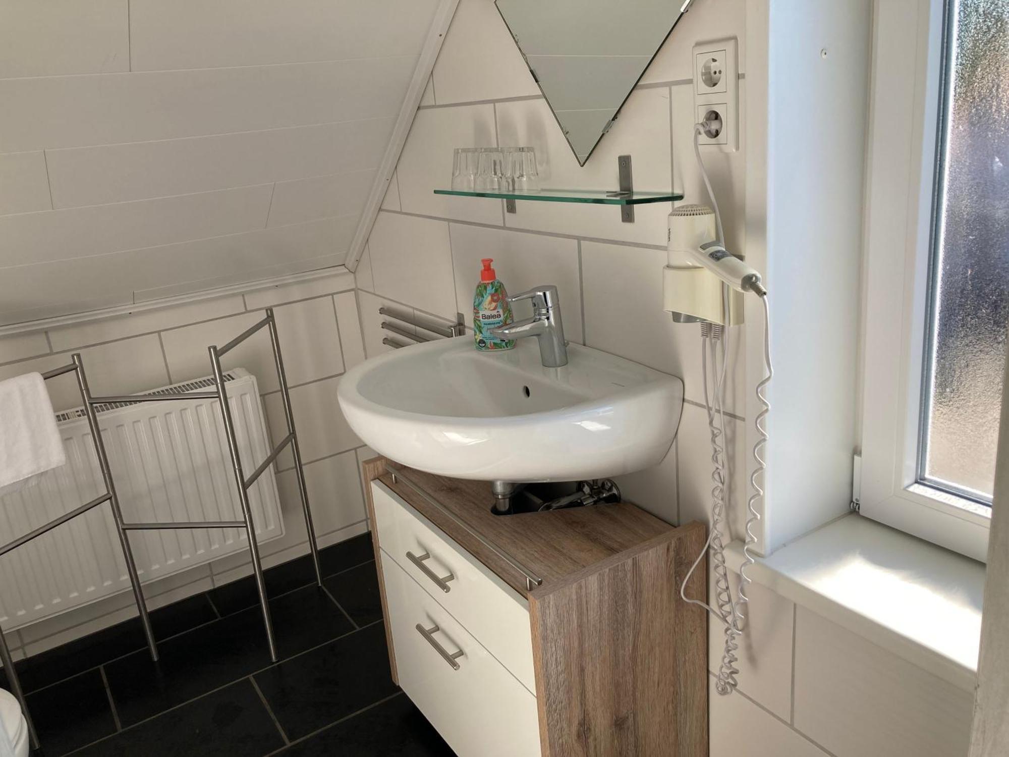 Haus Krabbe Apartments, Zentral Gelegen Im Idyllischen Nordseeort Zwischen Bremerhaven Und Cuxhaven, Hunde Kostenfrei Willkommen, Hauseigene Kostenfreie Parkplaetze ヴレーメン エクステリア 写真